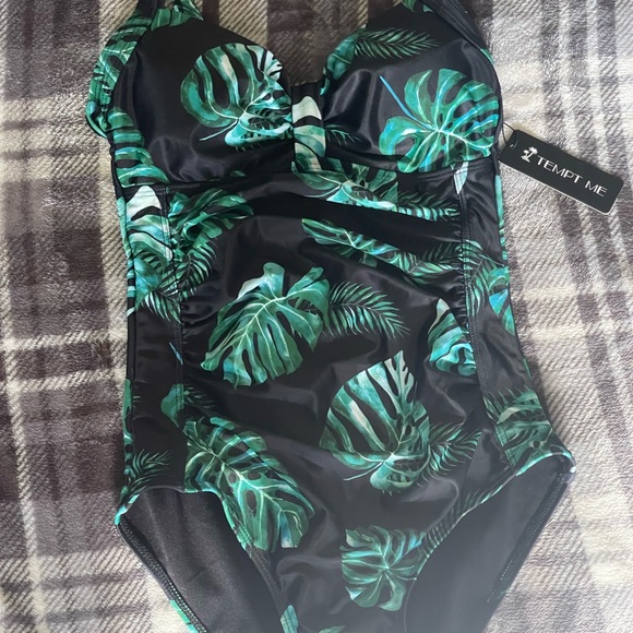 Brand new swimsuit - Picture 1 of 1